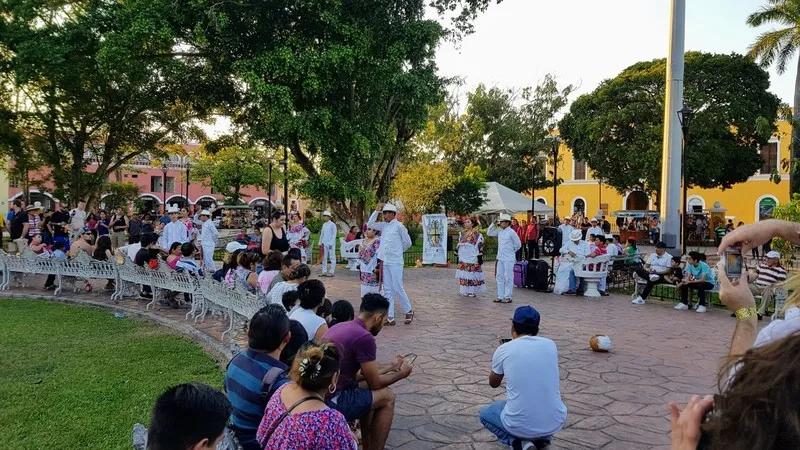 Spectacle de danse traditionnelle à Valladolid, dans la péninsule du Yucatán