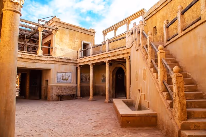 Décor antique dans les Atlas Studios de Ouarzazate.