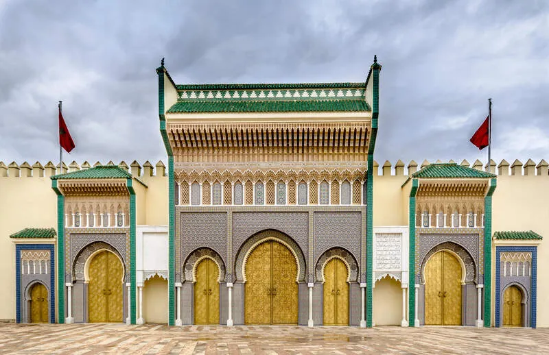 Portes dorées monumentales du Palais Royal de Fès au Maroc