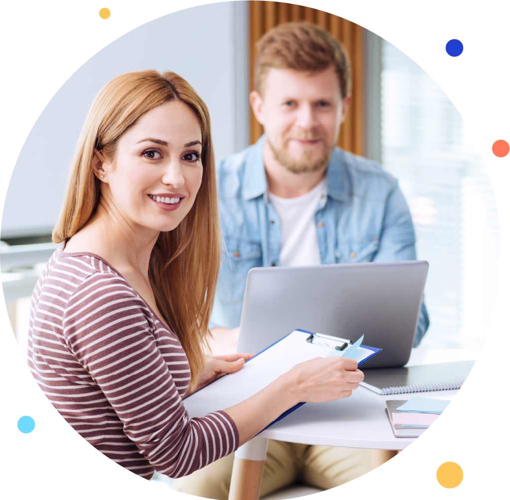 expert-comptable souriant