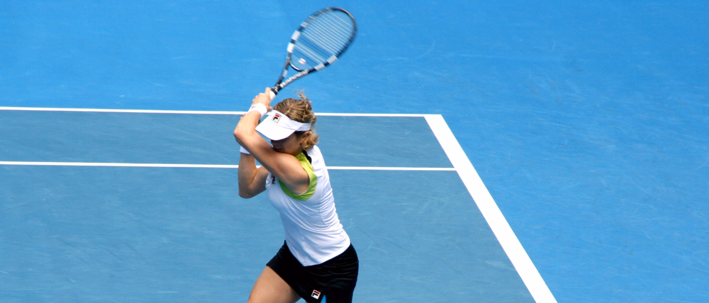 lady playing tennis