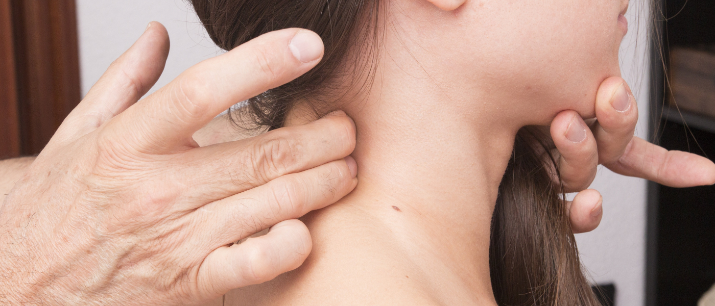 Manual therapy for neck pain on a woman’s cervical spine, demonstrating physical treatment for cervical disc herniation and related symptoms.