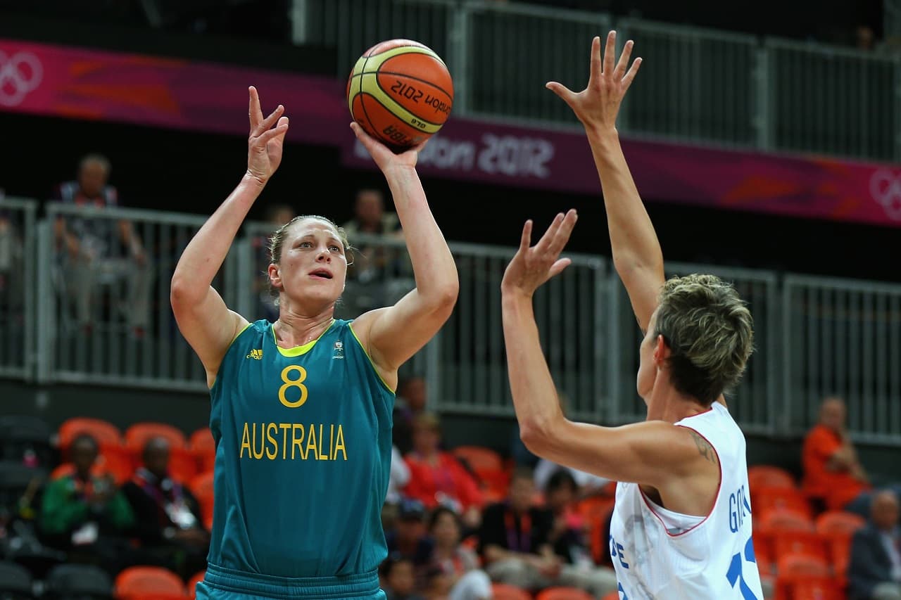 Suzy Batkovic plays backetball
