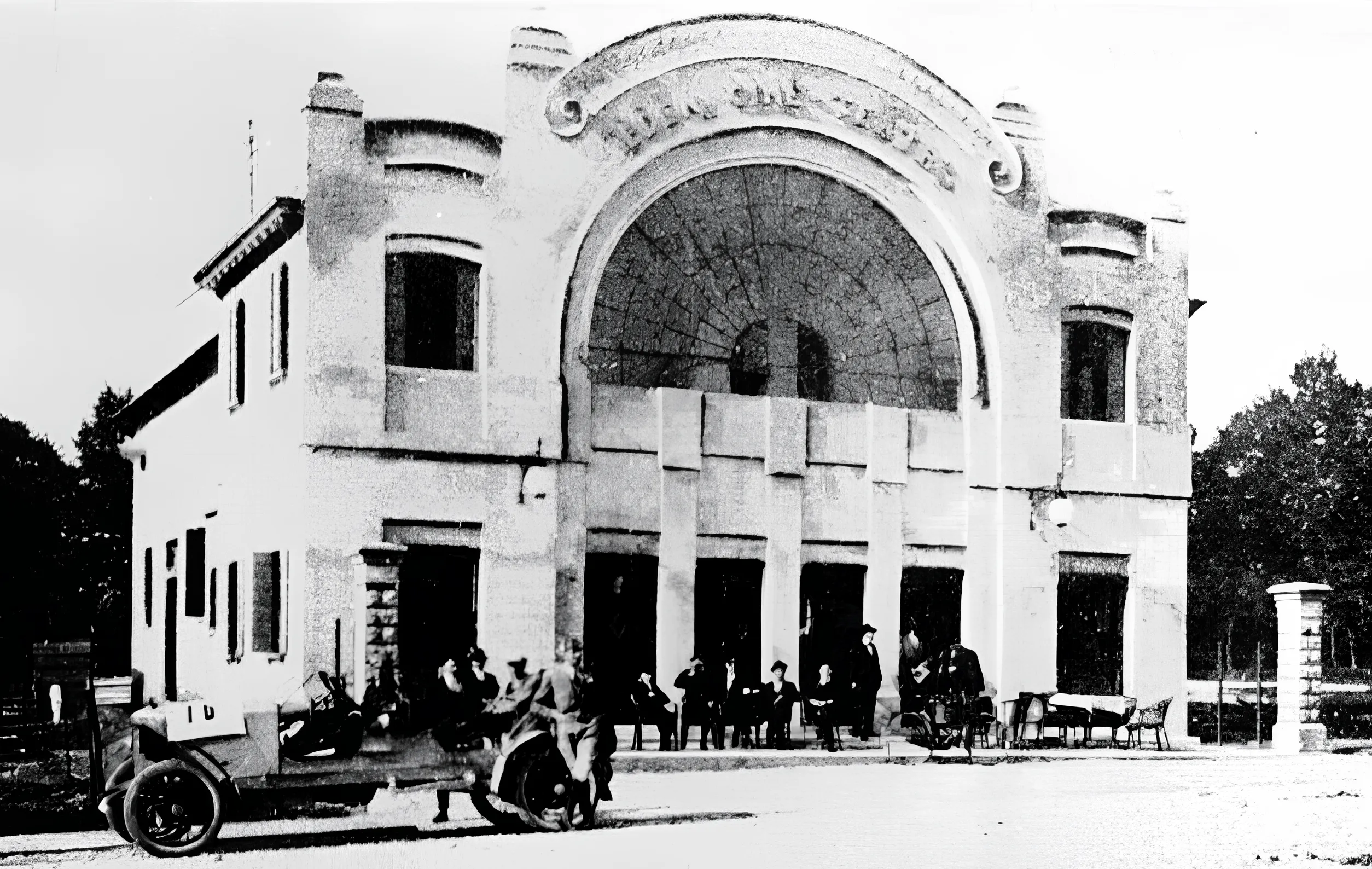 Facciata storica del Cinema Italia Eden a Montebelluna