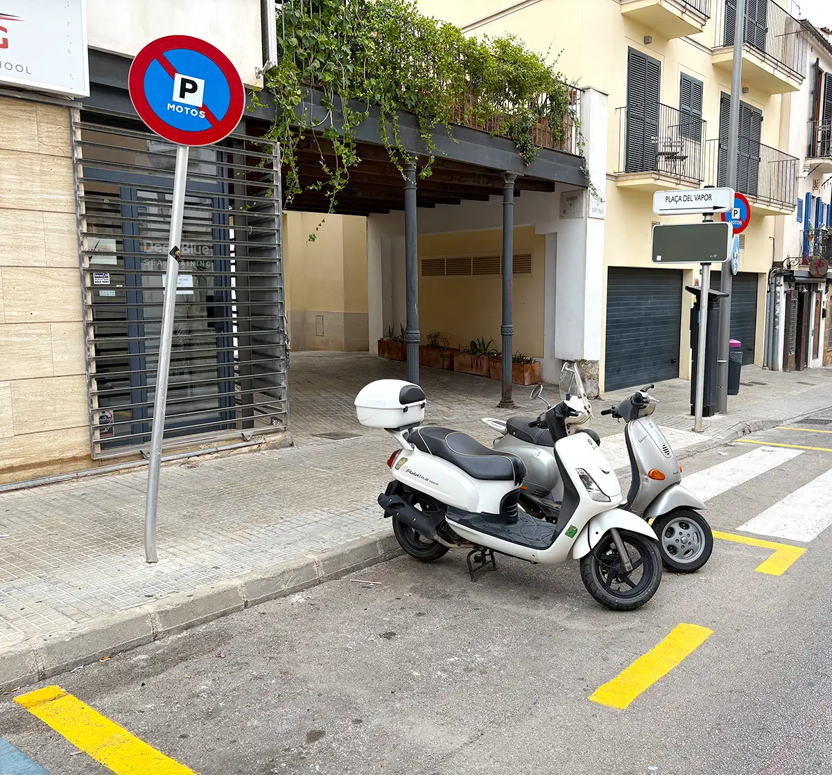 Motorrad in Palma parken
