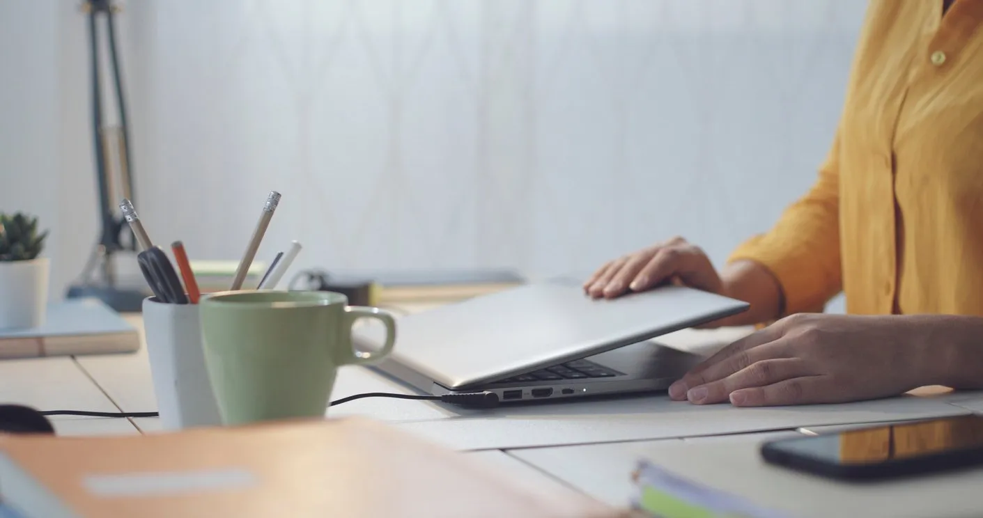 woman-closing-laptop (1)