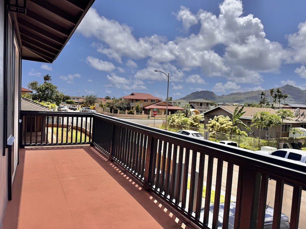Upstairs 3 Bed/1 Bath Renovated Duplex for Rent in Lihue
