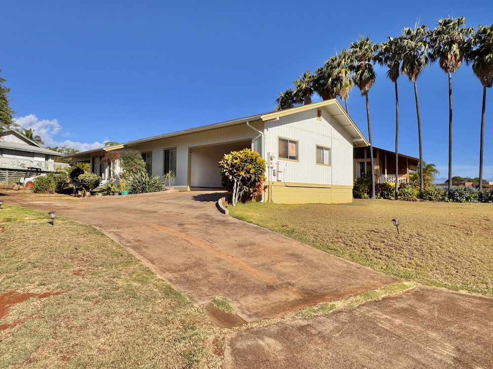 Well-Maintained 3 Bed/3 Bath Waimea House for Sale