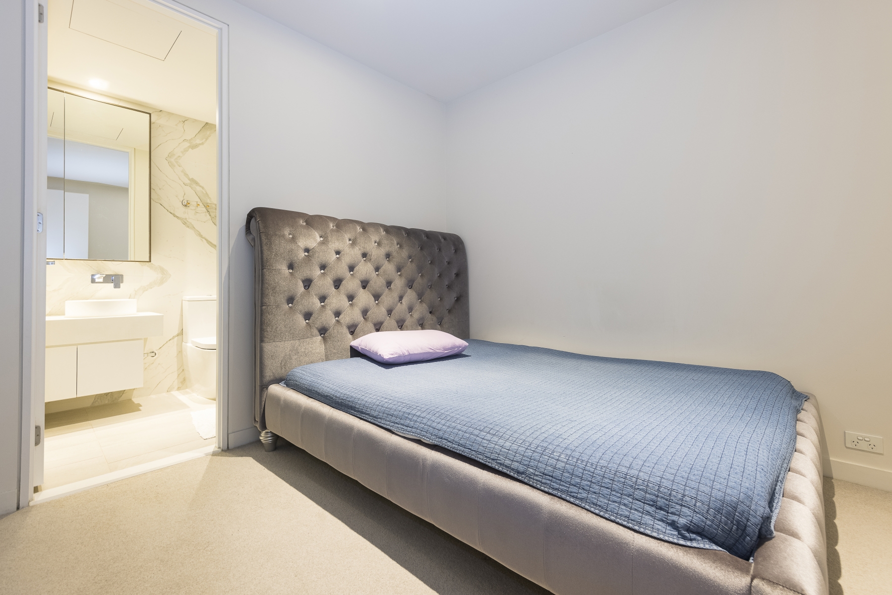 710/77 Queens Road, Melbourne - Thumbnail 4