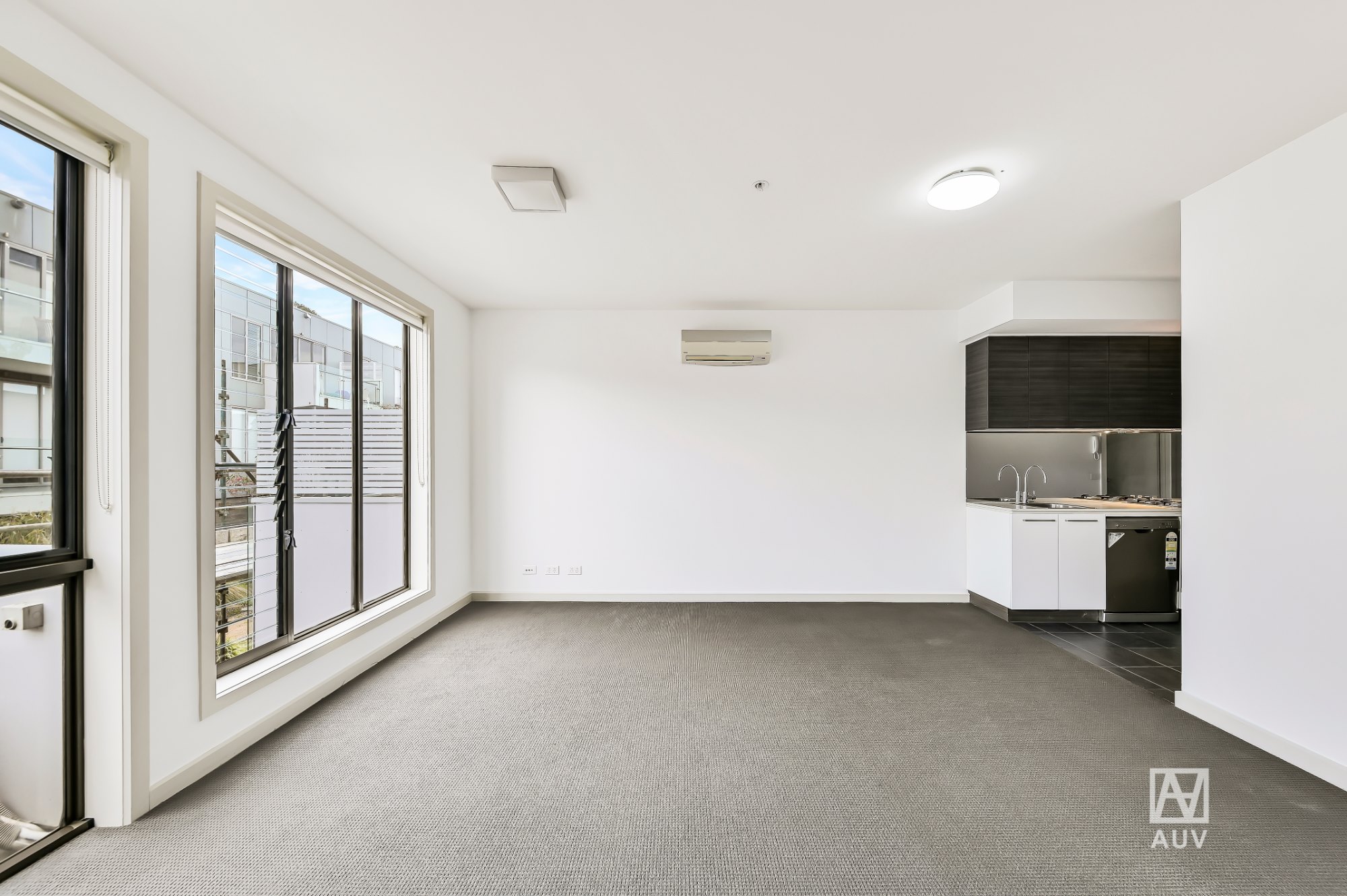 106/4 Yarra Bing Cres, Burwood - Thumbnail 2