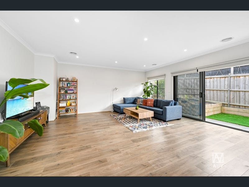 18 Ambleside Way, Officer - Thumbnail 4