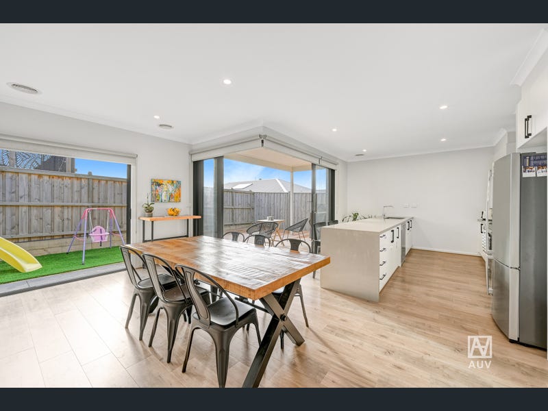 18 Ambleside Way, Officer - Thumbnail 5