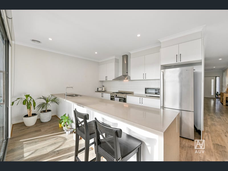 18 Ambleside Way, Officer - Thumbnail 7