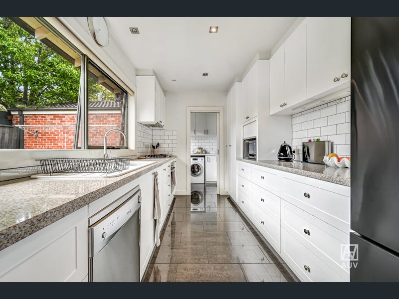 2/51 Coorigil Road, Carnegie - Thumbnail 2