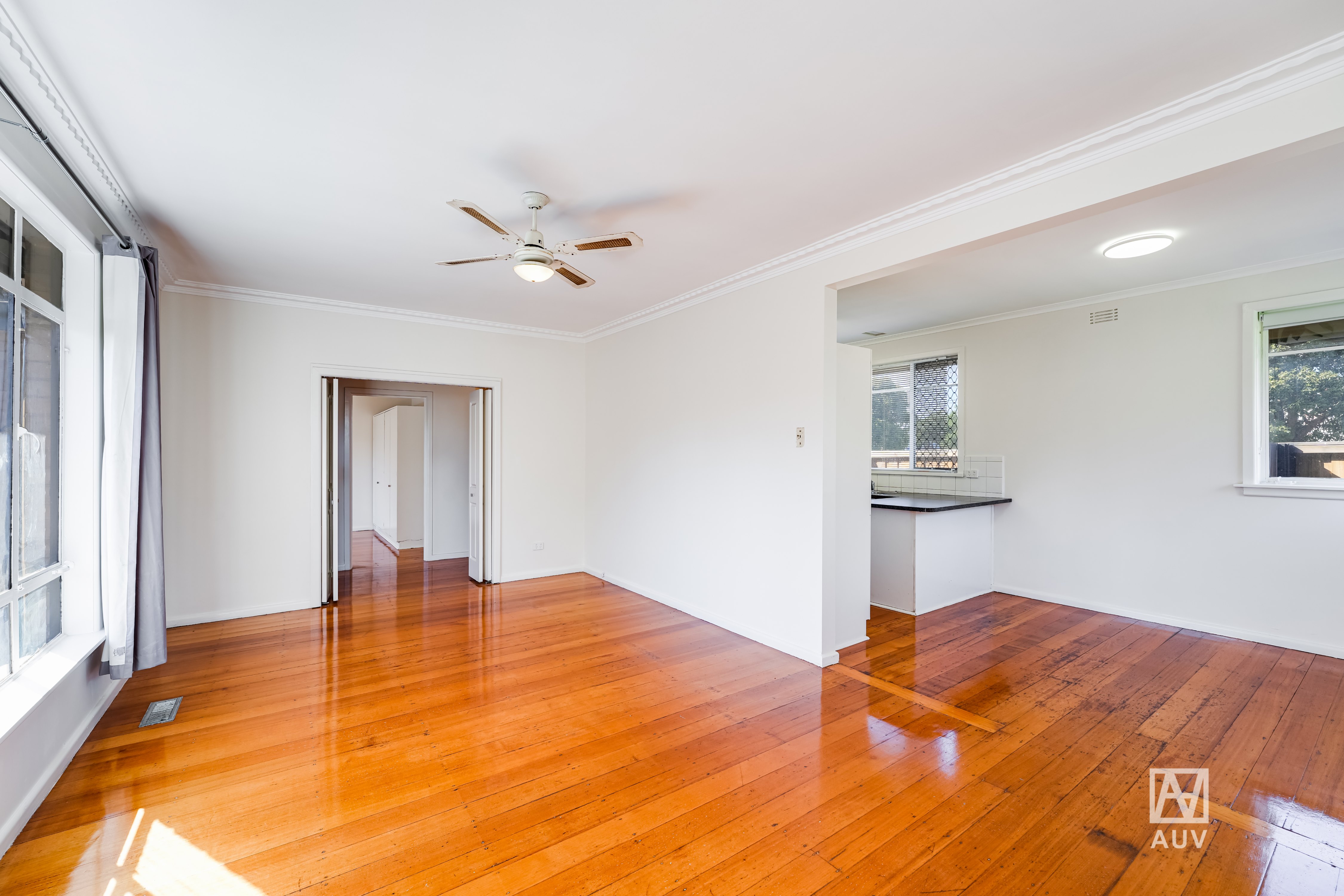2 Martin Court, Bentleigh East - Thumbnail 2