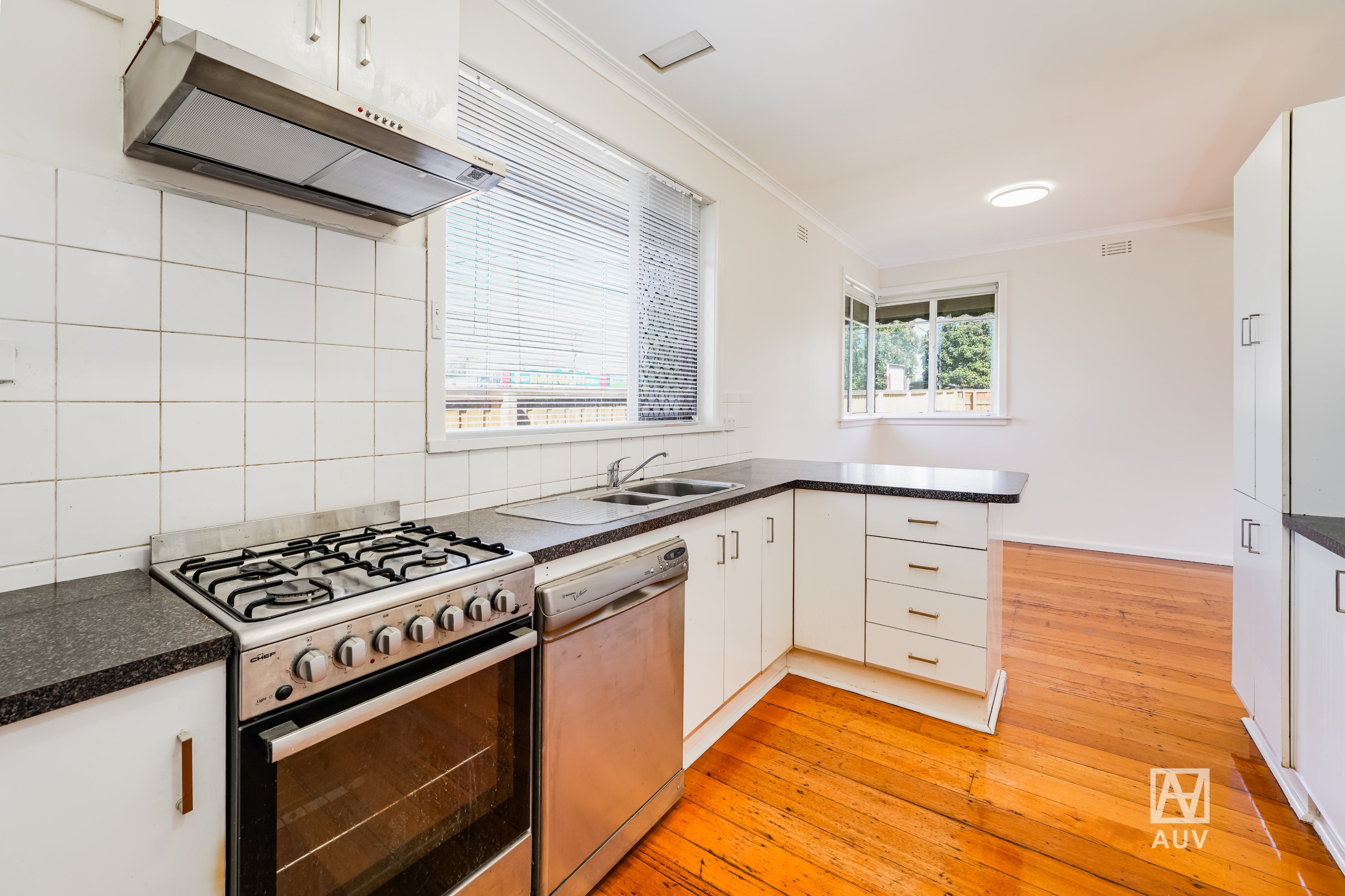 2 Martin Court, Bentleigh East - Thumbnail 4