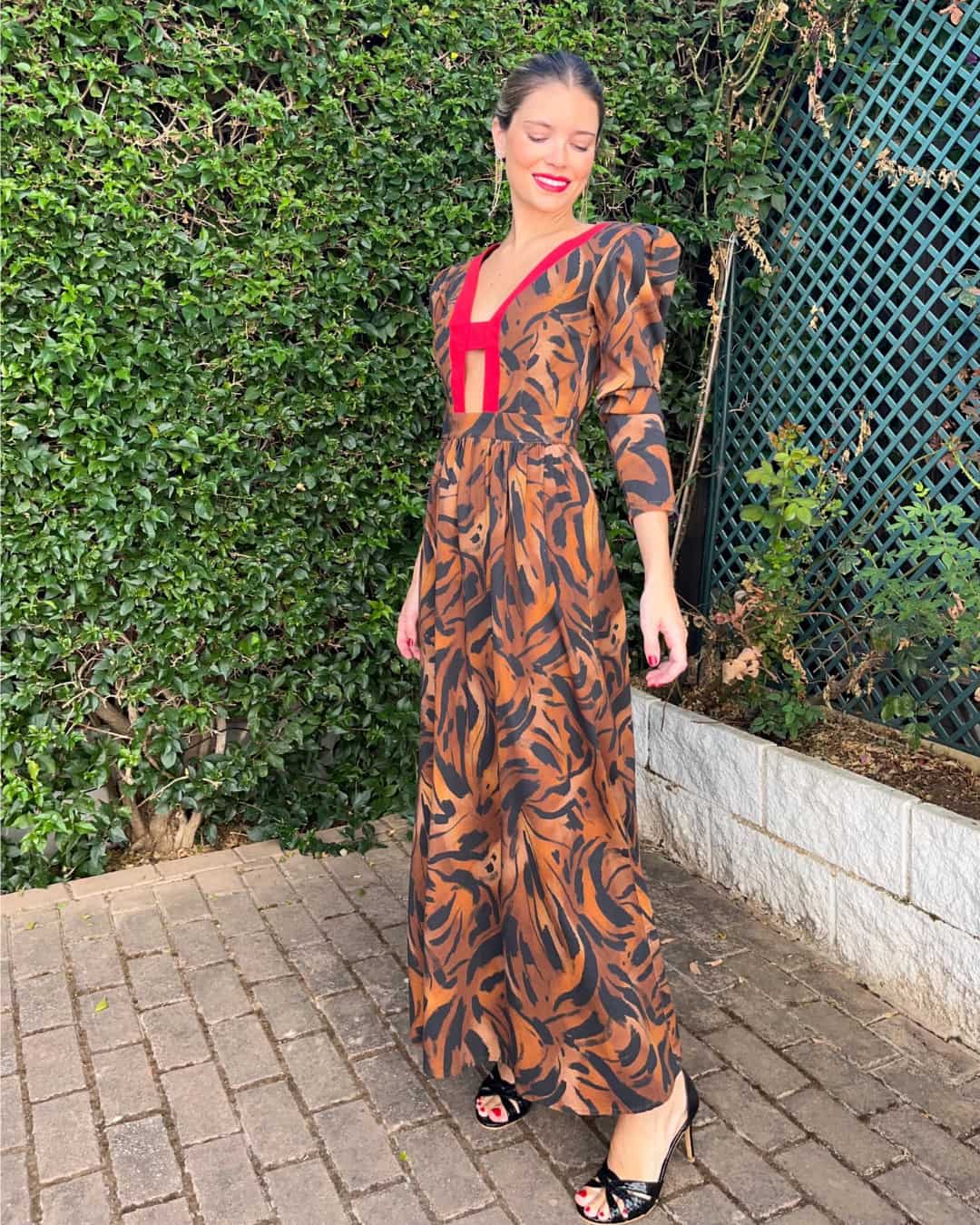 Vestido de The IQ Collection para invitada disponible en Jointy