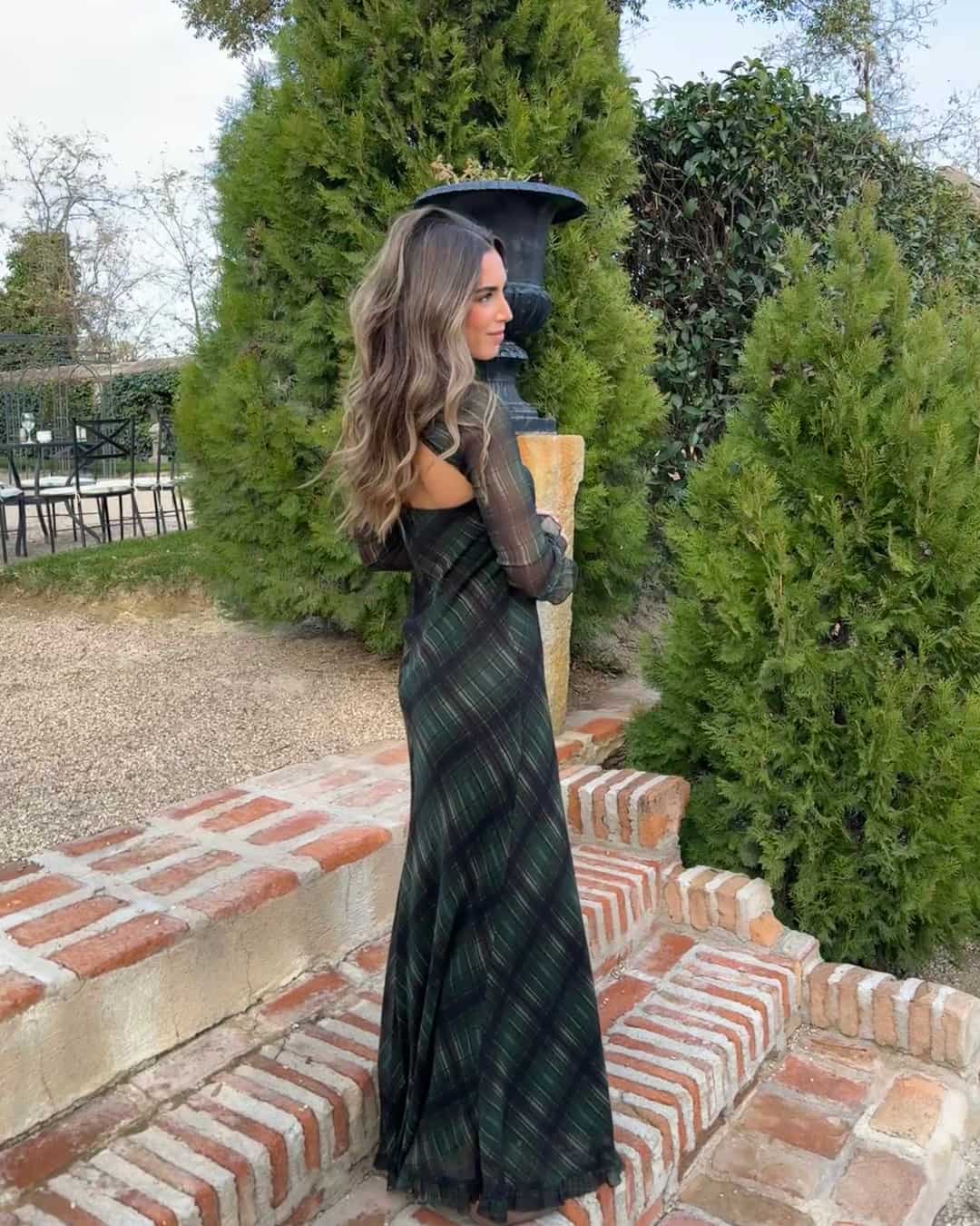 Vestido de Baymo para invitada disponible en Jointy