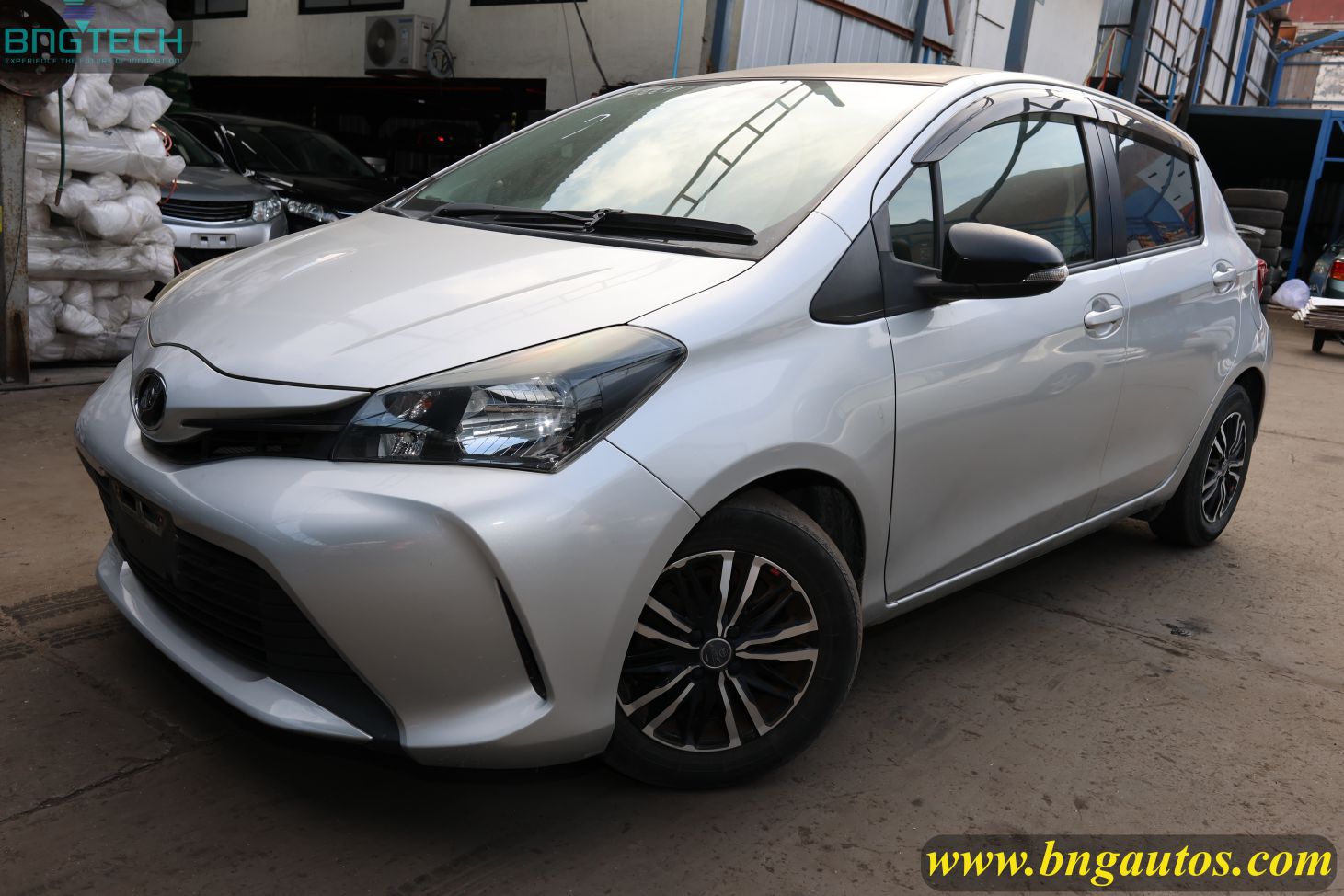 TOYOTA VITZ AÑO 2015