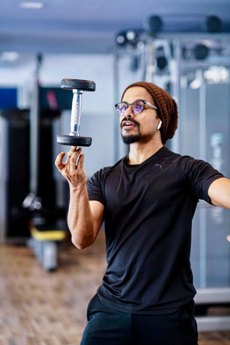 Ravijune-Designer working out at the gym. Strength training.