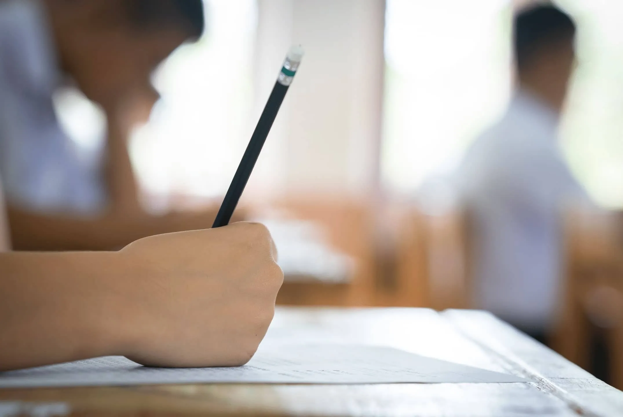 Introductions for EAL Language Analysis, To Write or Not To Write?
