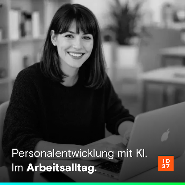 Foto eines zufrieden blickenden jungen Manns in Büroumgebung