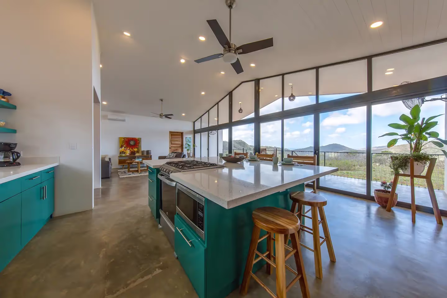 Beautiful 3-Bedroom, 2-Bathroom Home near Hermosa Beach