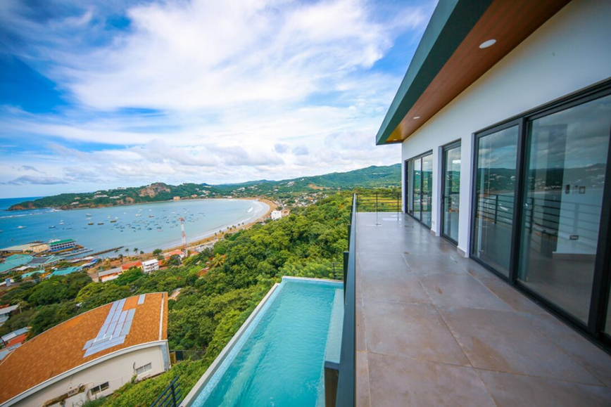 4-Story Home with Panoramic Views – Three Independent Units