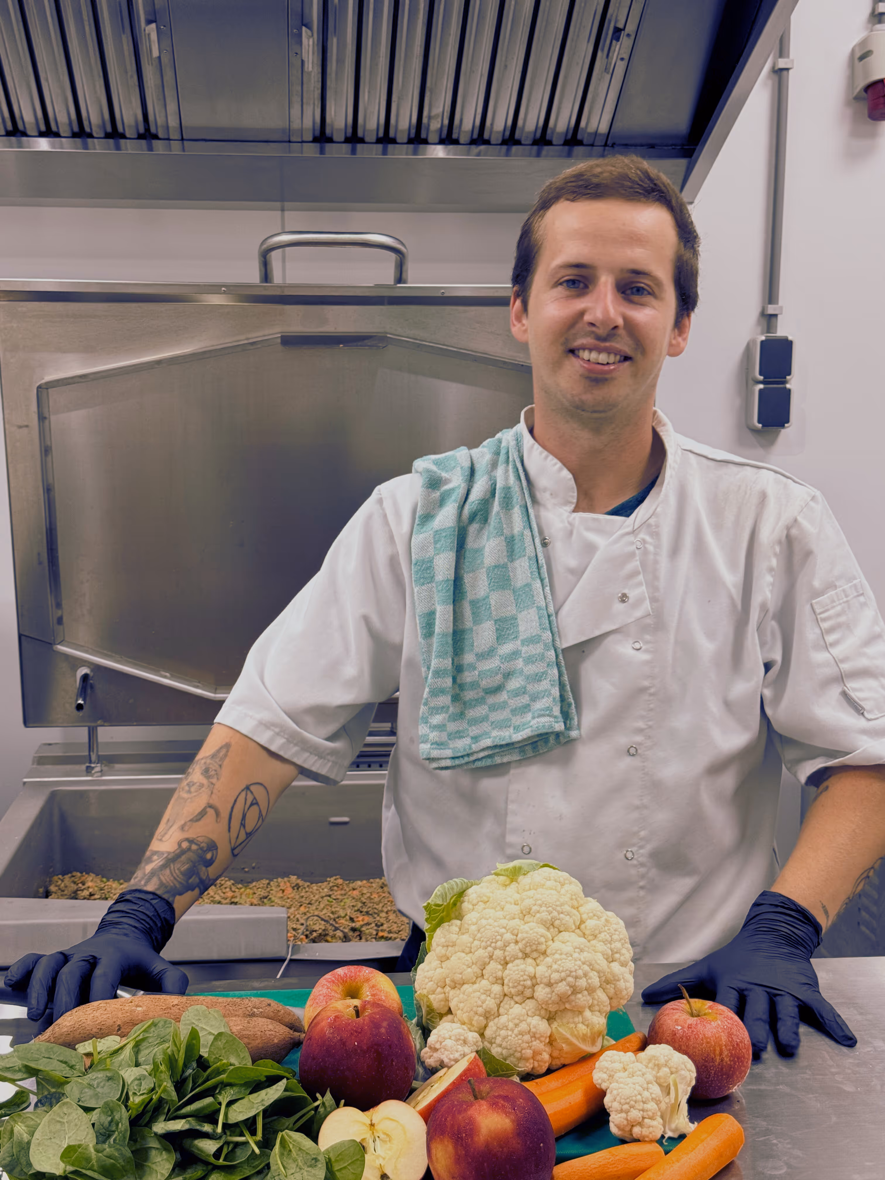 Hugo, the founder of Frisp, cooking fresh dog food in the Amsterdam kitchen.