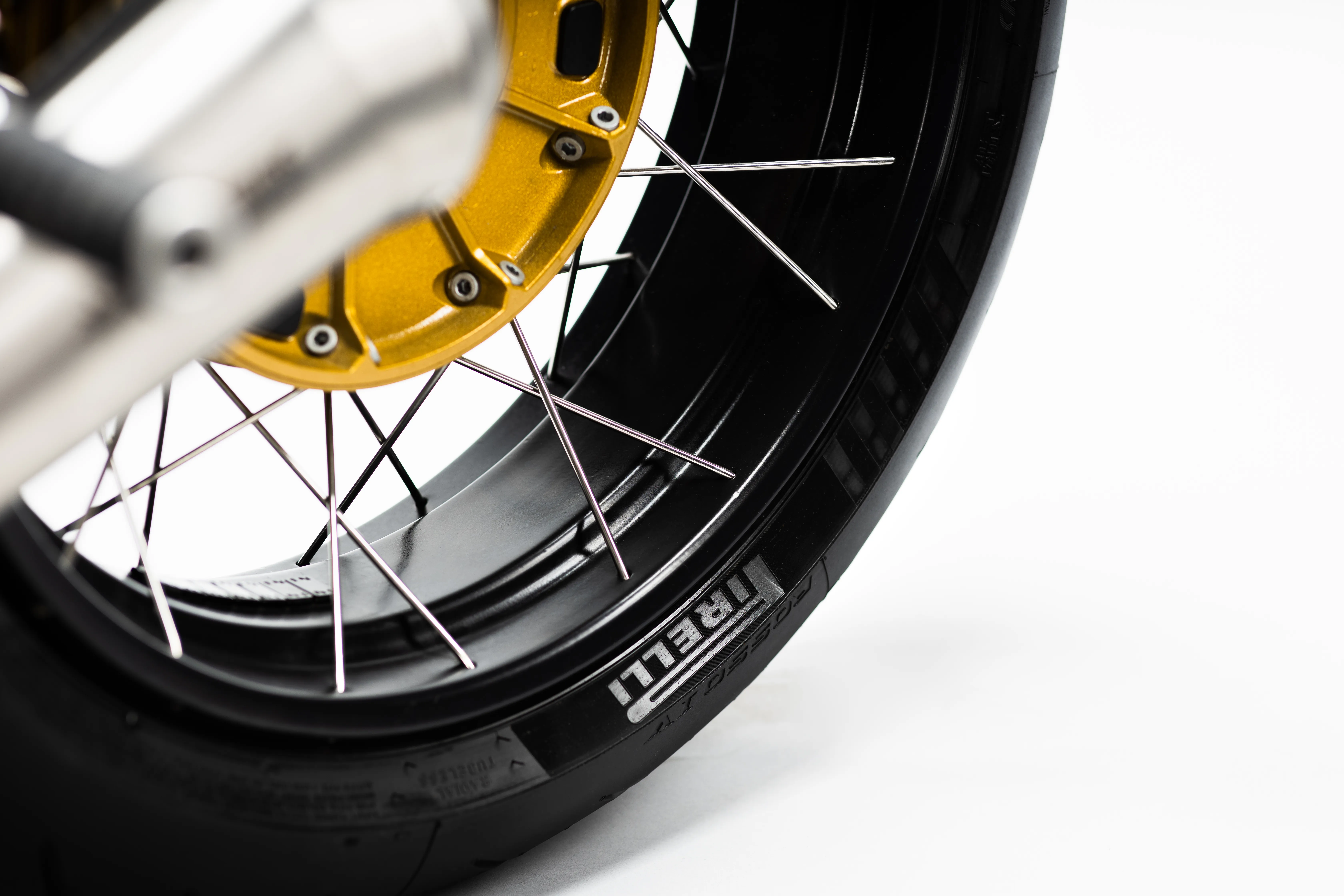 Diamond Atelier Mark II Evo 17-inch cross-spoke wheel with custom rim, spokes and hub