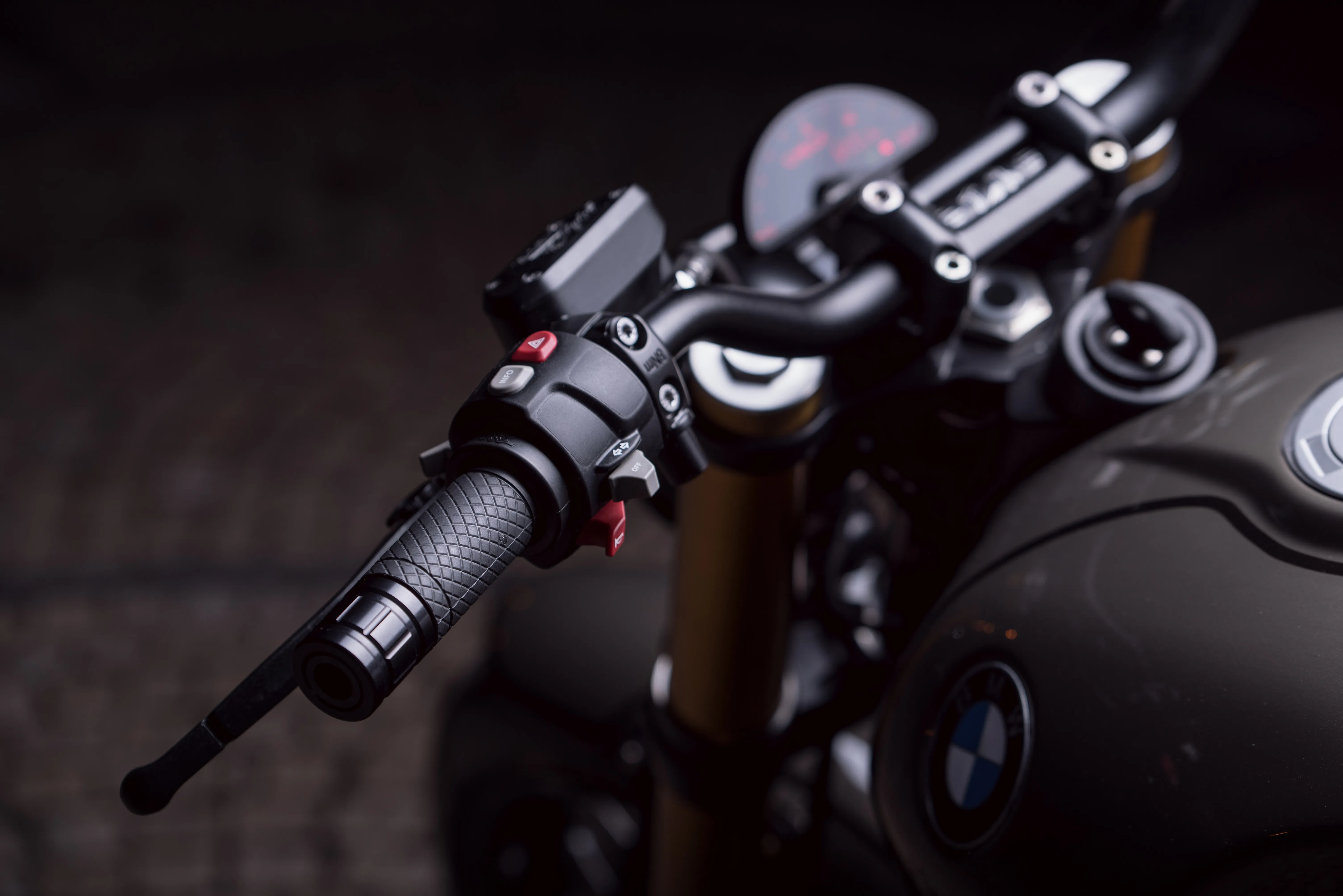 Diamond Atelier Urban21 low handlebar and cockpit detail