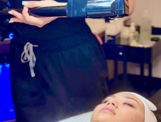 getting-hydrafacial-session