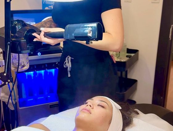 hydrafacial-aesthetician-spa-salon