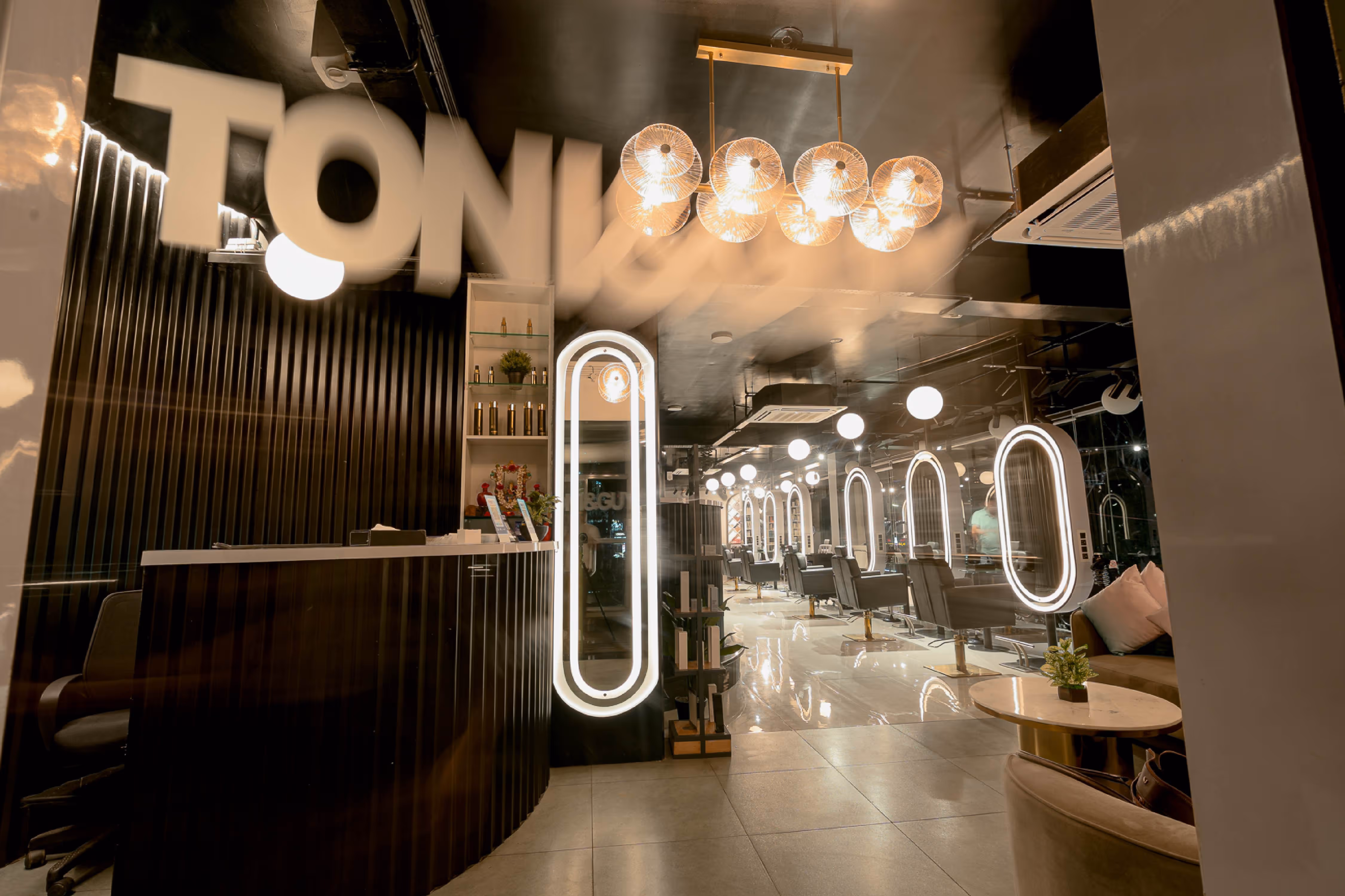 TONI&GUY door entrance