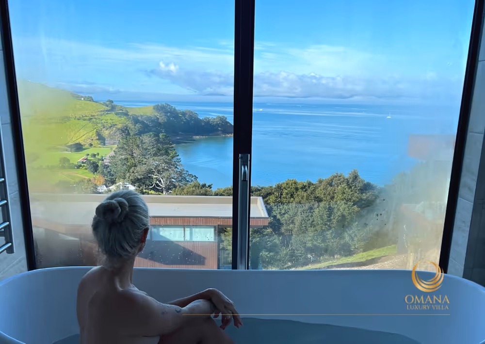 Sea view accommodation in Waiheke with large bathtub