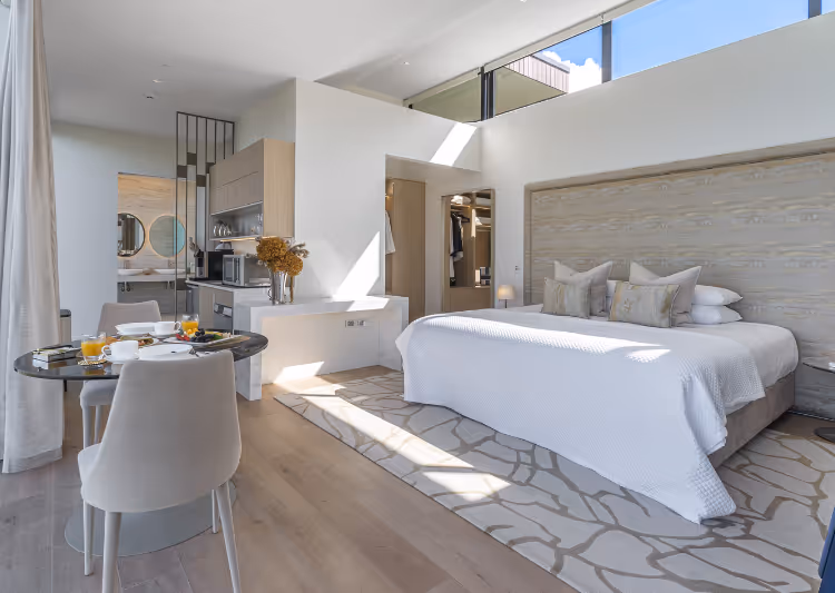 The generous bed in Villa Serenity, at Omana