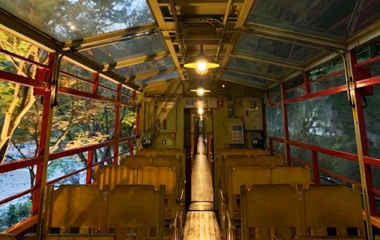 About train car seats – Sagano Romantic Train