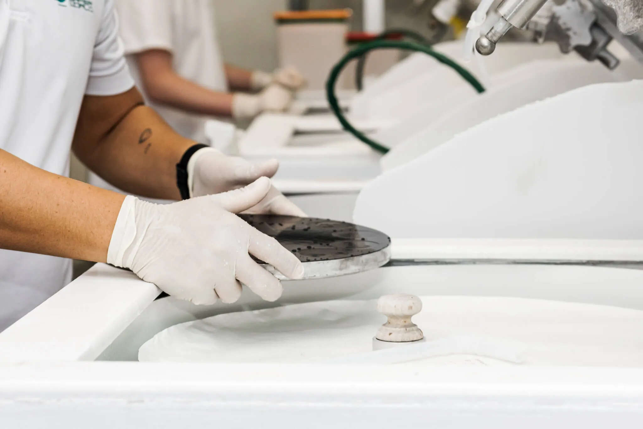 Silicon wafer Manufacturers handling silicon wafers