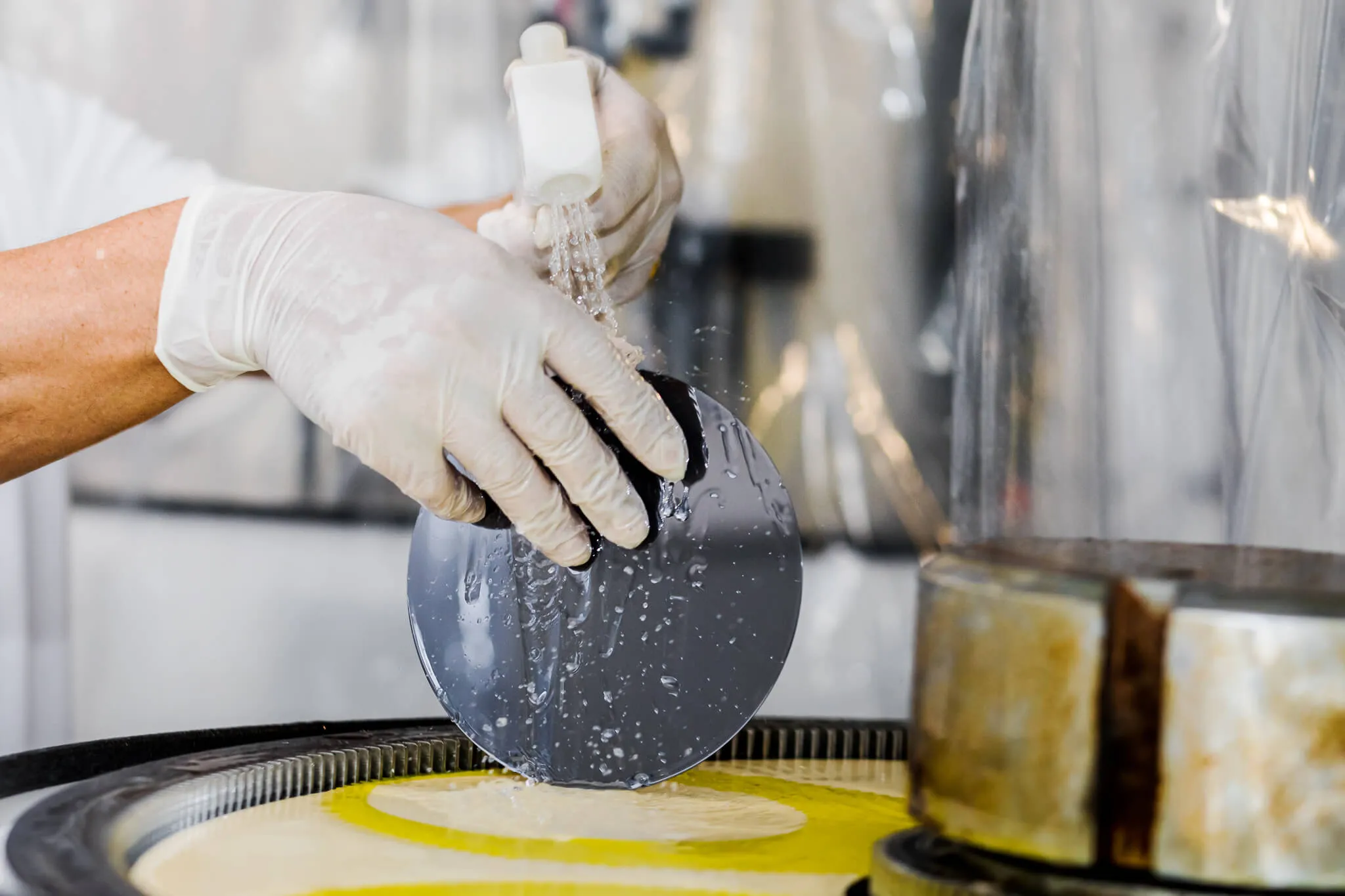 worker polishing a Si Wafer 