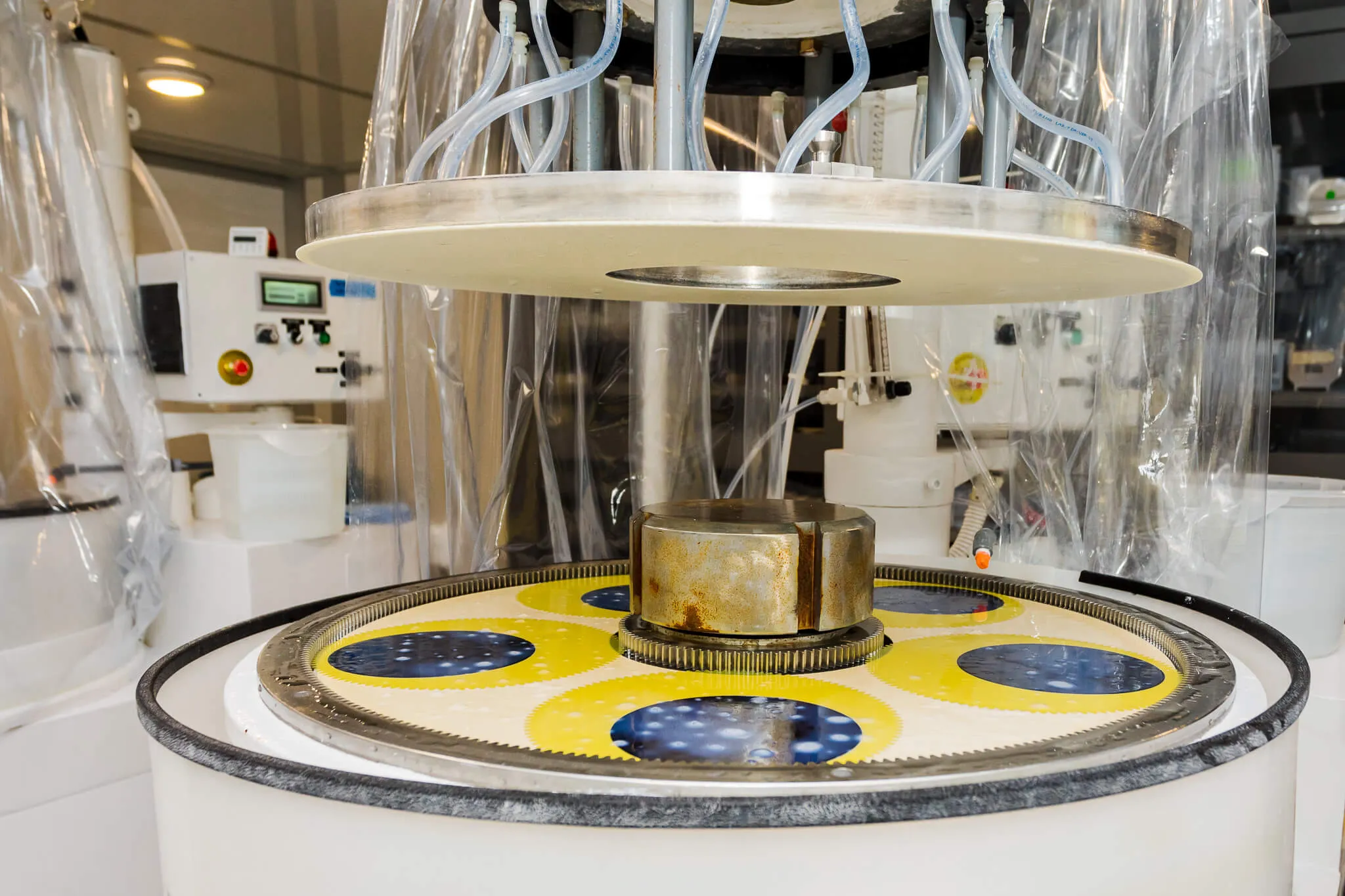 Silicon wafer supplier manufacturing wafers