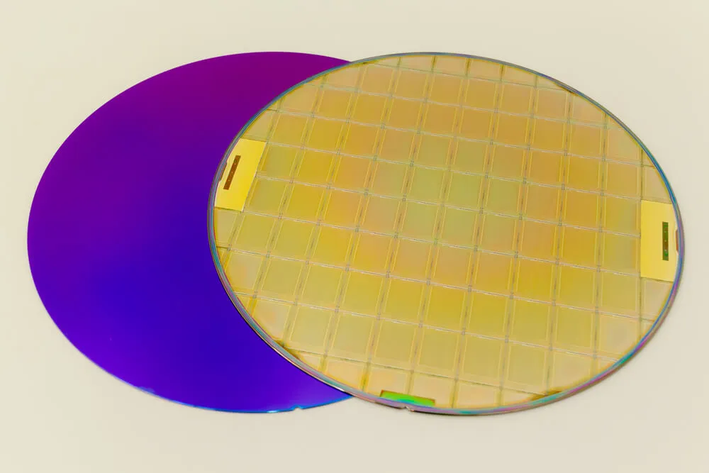 Two kinds of Inp reclaim wafers.