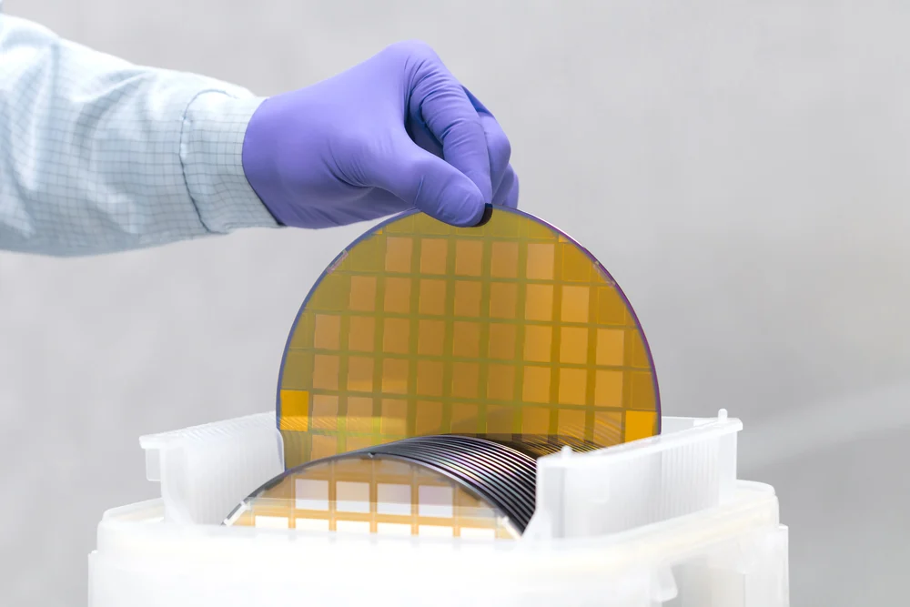 How experts perform silicon wafer manufacturing