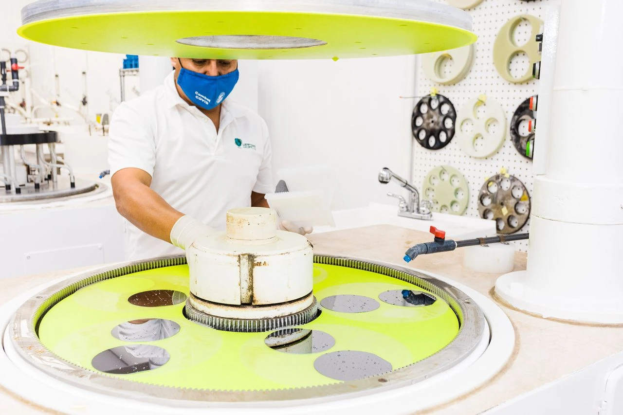 silicon-wafer-supplier-cleanroom-equipment