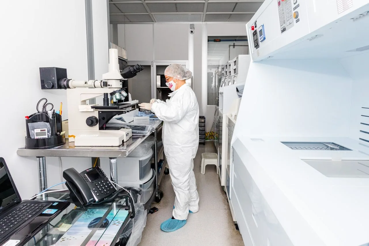 silicon-wafer-manufacturers-cleanroom-laboratory