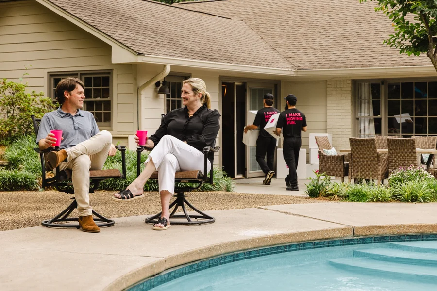 homeowners-relax-while-professional-movers-work-chagrin-falls-ohio