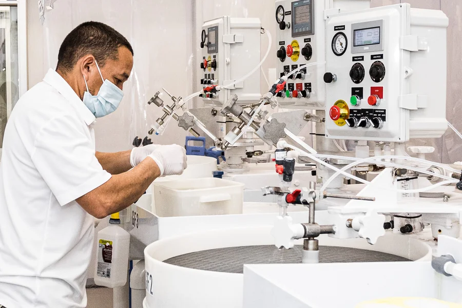 si-wafer-technician-operating-semiconductor-wafer-polishing-equipment
