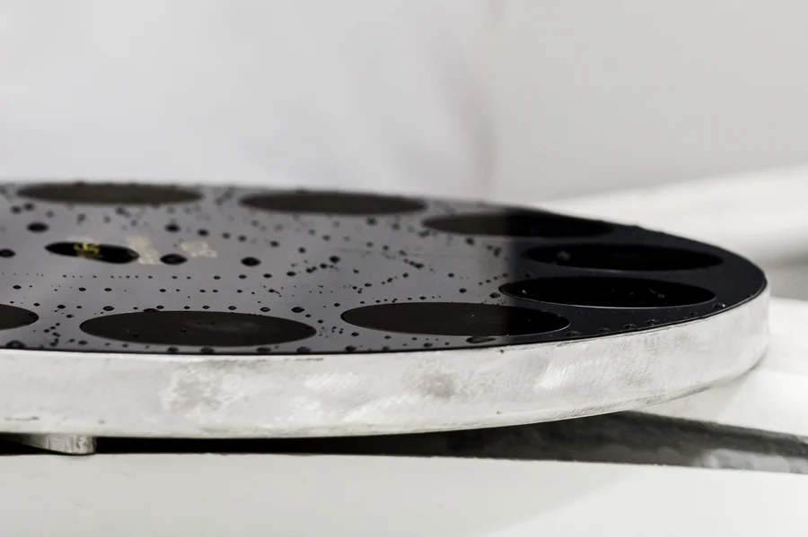 closeup-silicon-wafer-carrier-plate-buy-silicon-wafer
