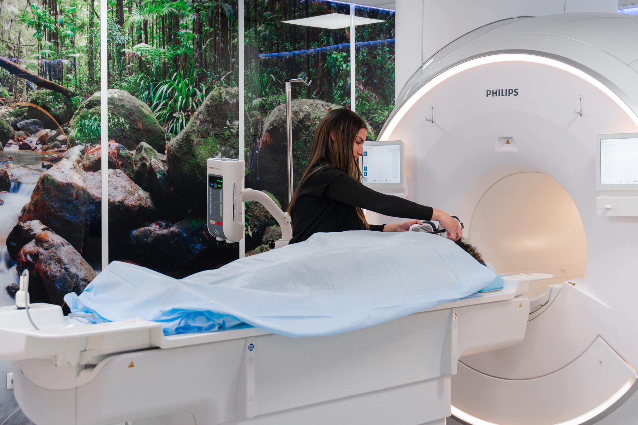 Paciente durante estudió en máquina de radiografías