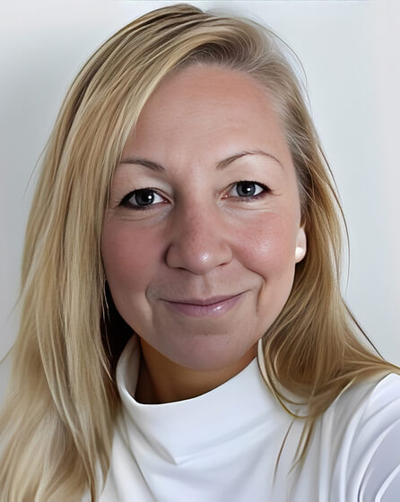 Sandy Schoen Headshot