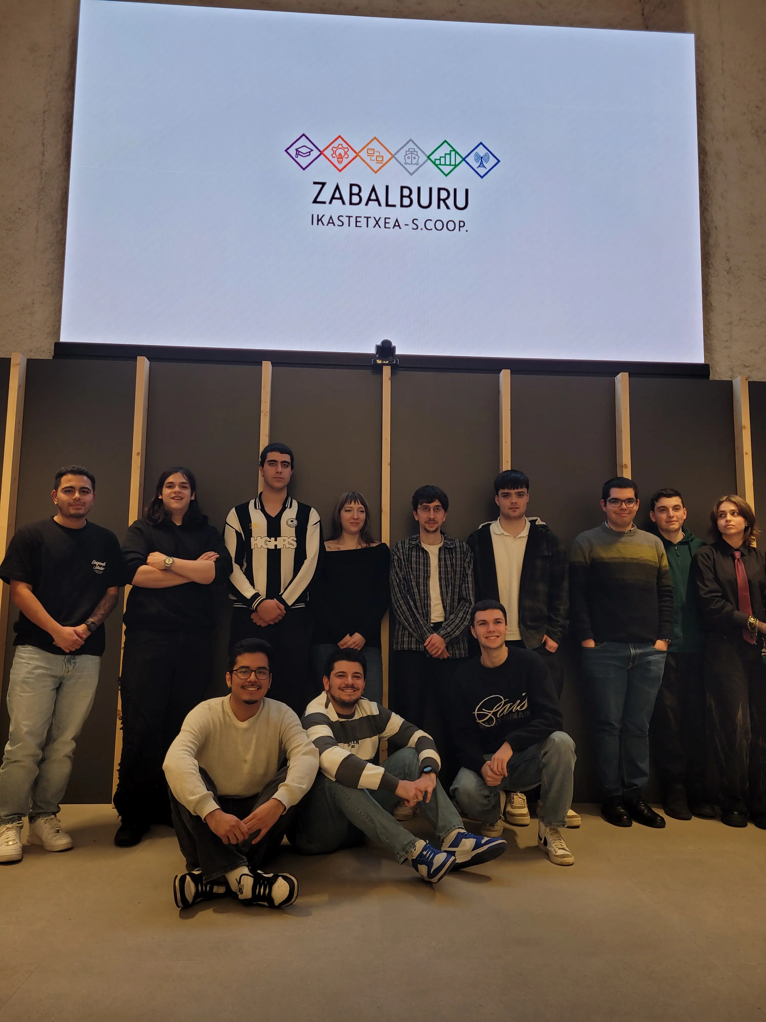 ETHAZI ZABALBURU Ikastetxea | ASIR | DAW